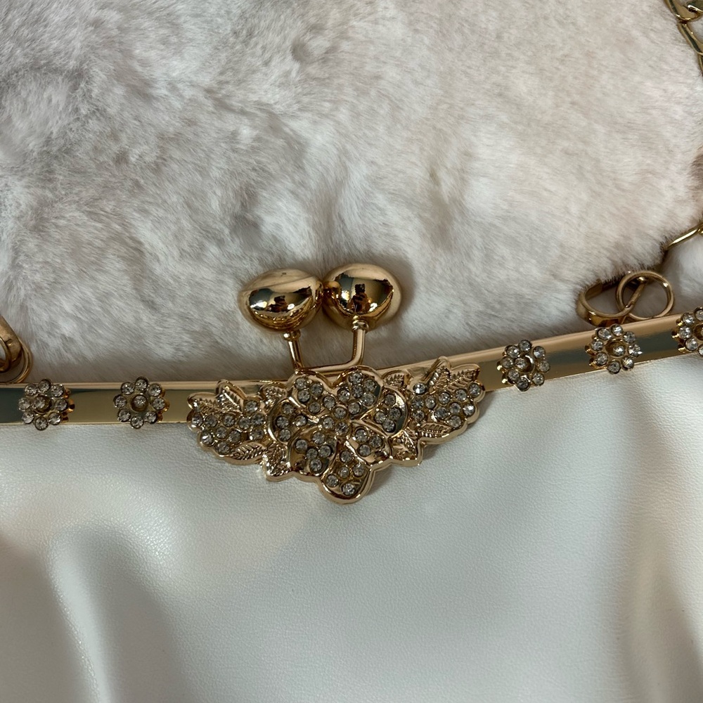 Elegant White Satin Evening Clutch with Gold Chain NWOT Prom wedding formal - Picture 3 of 7